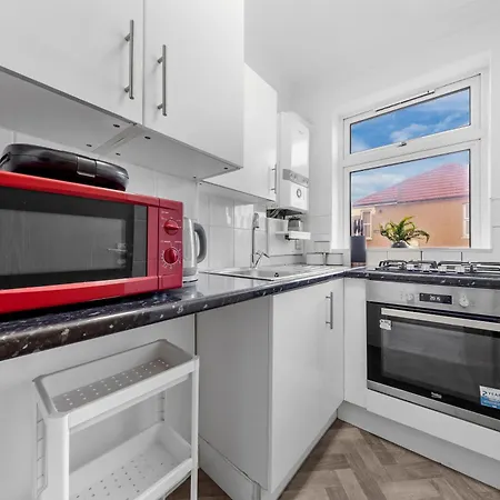 Green Hype - 10 Mins To Stadium - Sleeps 8 London Exterior photo