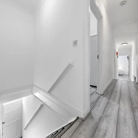 Green Hype - 10 Mins To Stadium - Sleeps 8 London Exterior photo