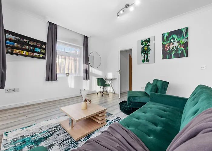 Green Hype - 10 Mins To Stadium - Sleeps 8